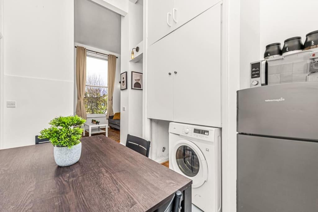 Apartamento Deluxe Flat On Kentish Town Londres Exterior foto