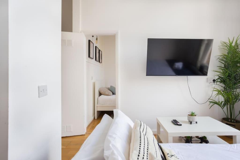 Apartamento Deluxe Flat On Kentish Town Londres Exterior foto