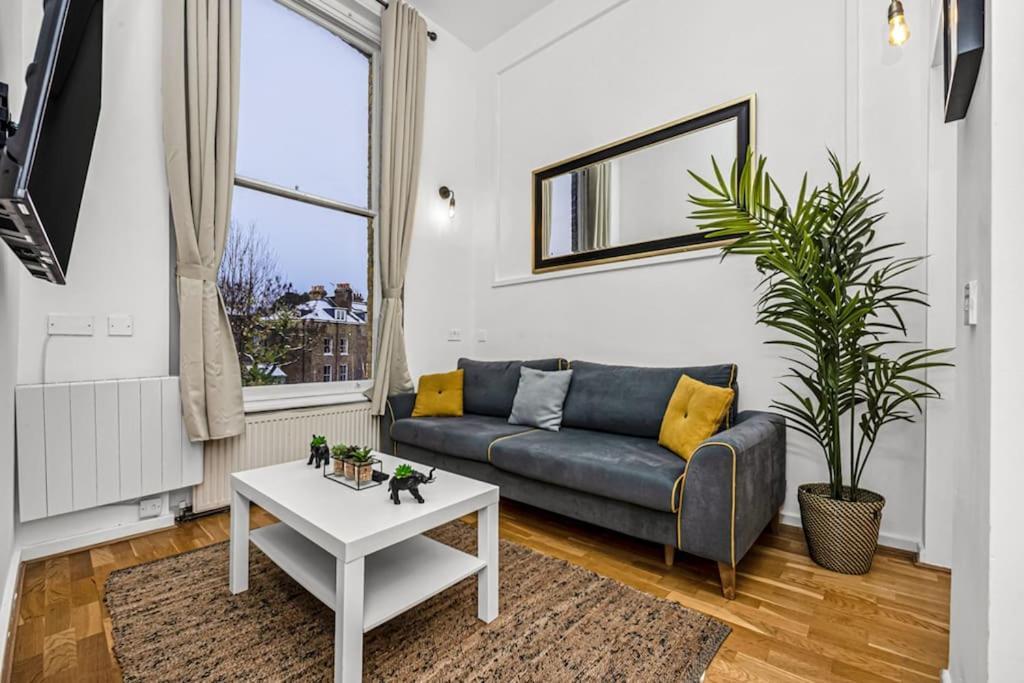 Apartamento Deluxe Flat On Kentish Town Londres Exterior foto